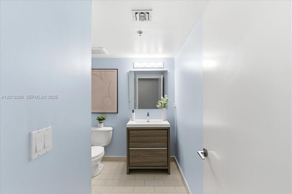 1111 SW 1st Ave #721N-Bi Level, Miami FL 33130