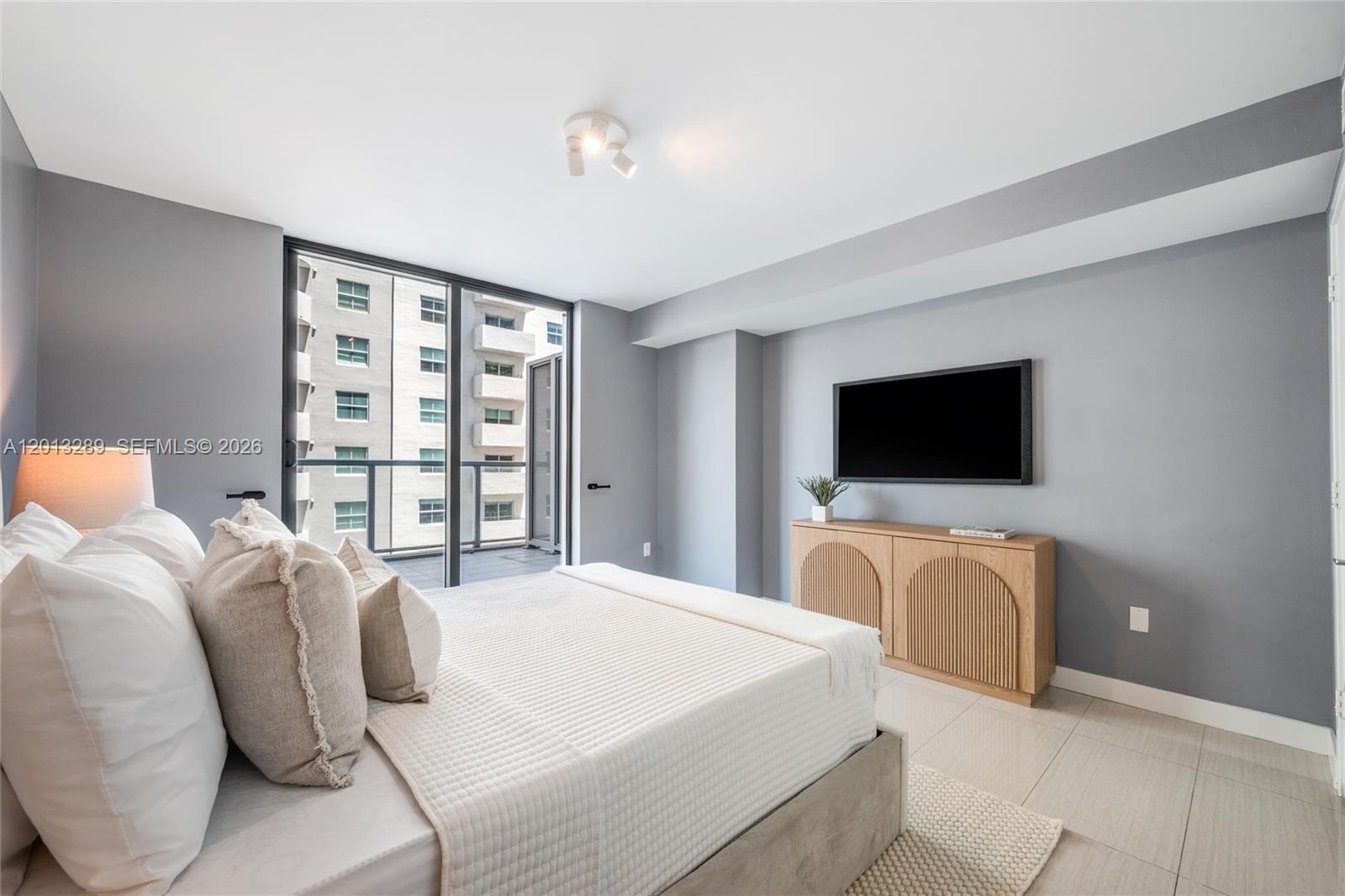 1111 SW 1st Ave #721N-Bi Level, Miami FL 33130