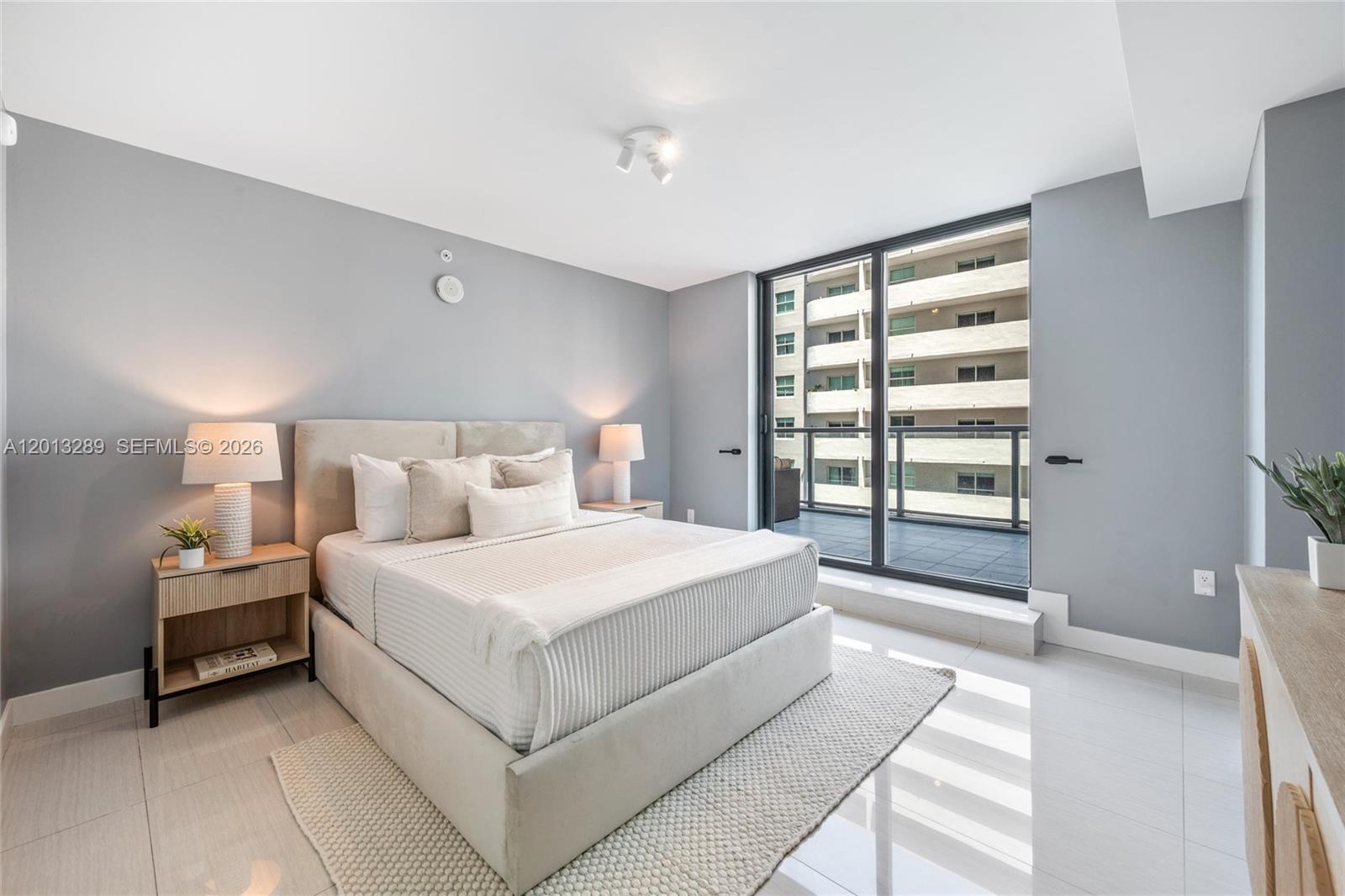1111 SW 1st Ave #721N-Bi Level, Miami FL 33130
