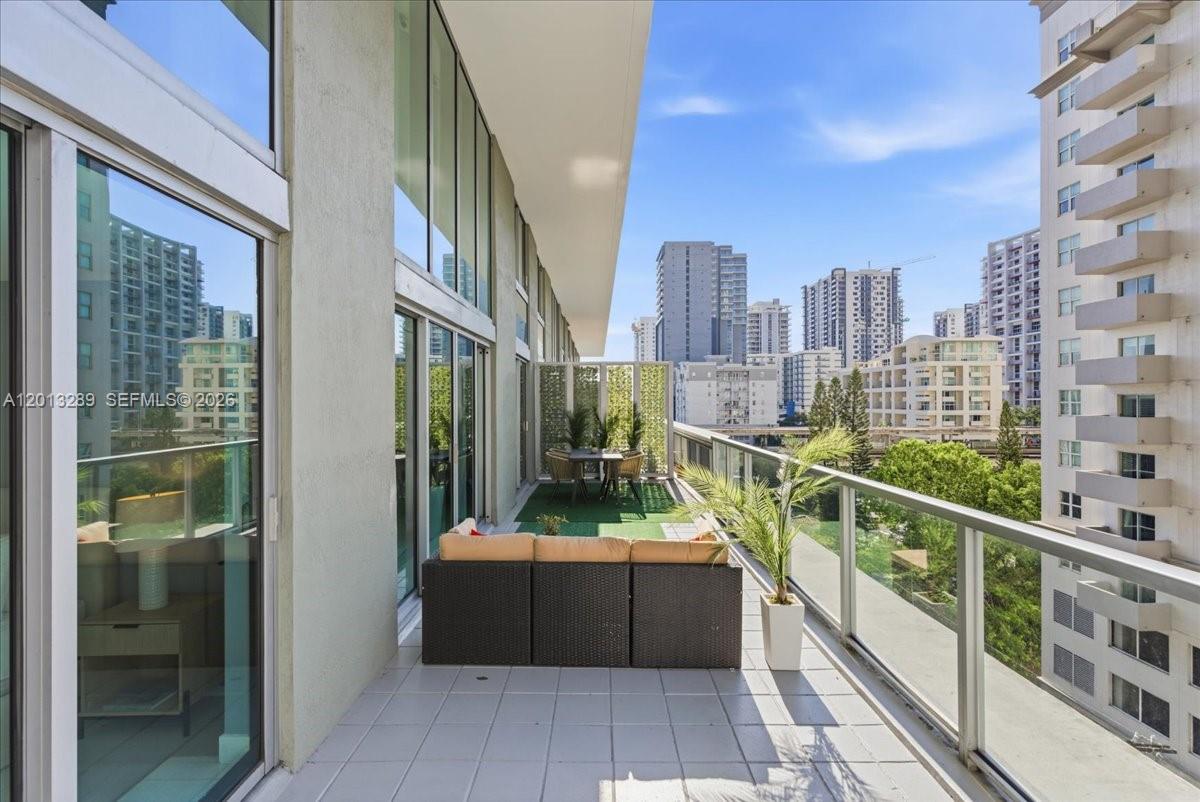 1111 SW 1st Ave #721N-Bi Level, Miami FL 33130