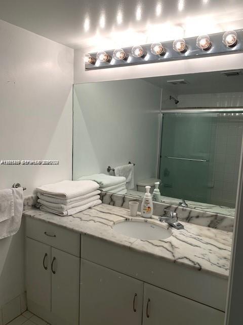 1200 Brickell Bay Dr #2716, Miami FL 33131