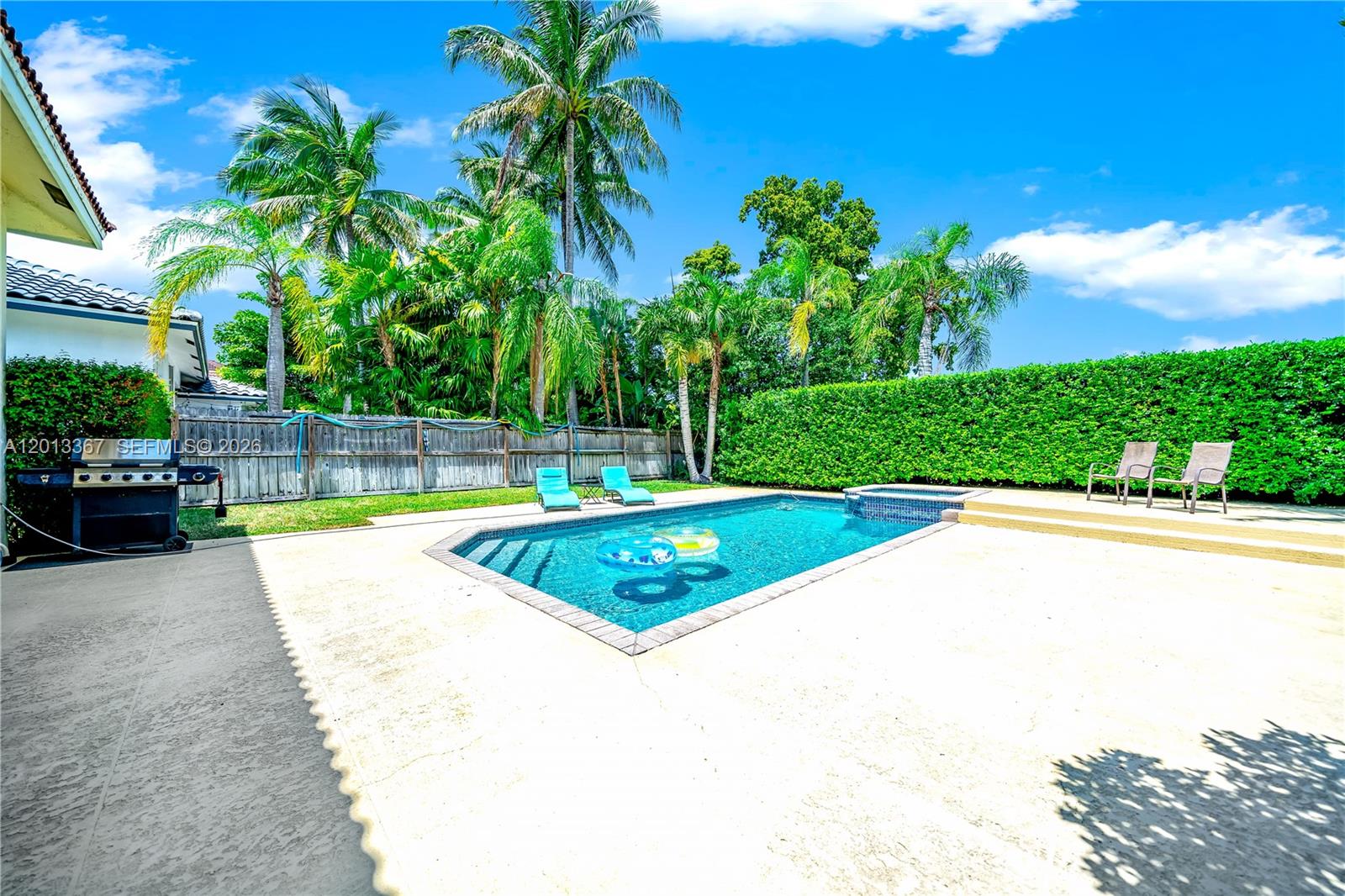 1241 S 13th Ave, Hollywood FL 33019