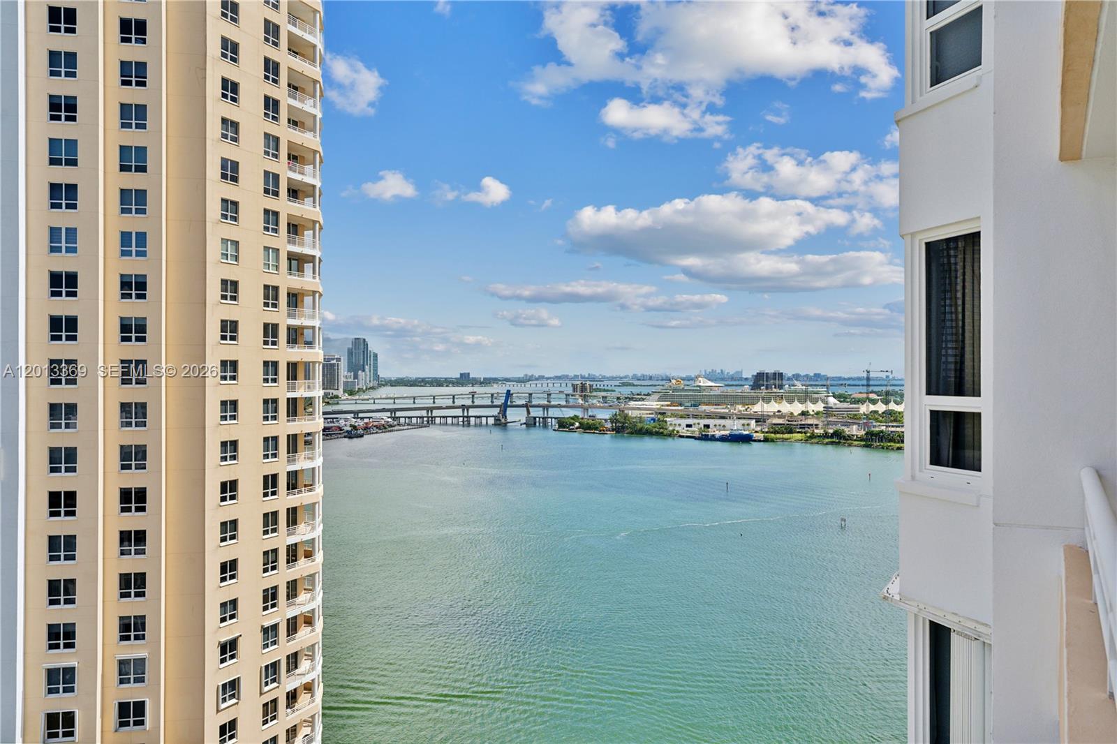 808 Brickell Key Dr #2207, Miami FL 33131