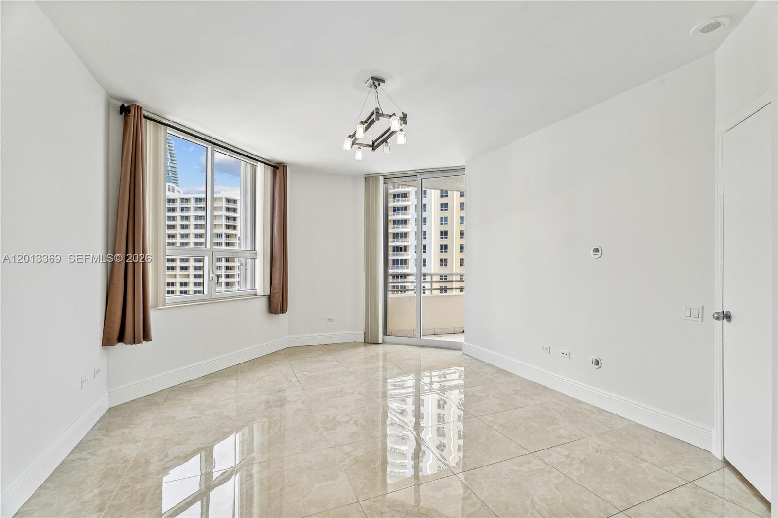 808 Brickell Key Dr #2207, Miami FL 33131