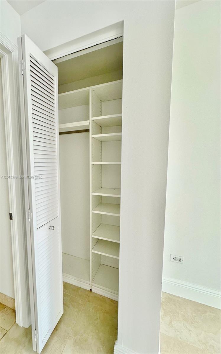 808 Brickell Key Dr #2207, Miami FL 33131