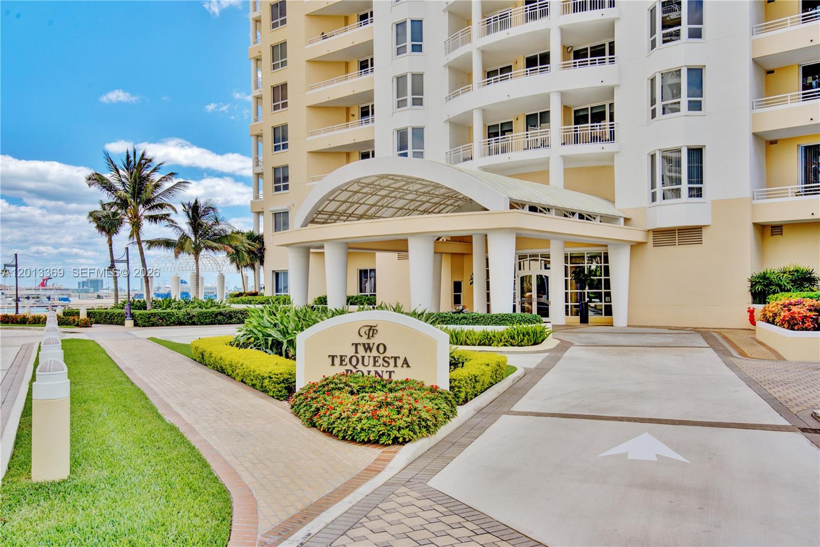 808 Brickell Key Dr #2207, Miami FL 33131