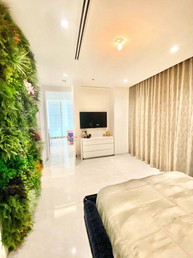 16901 Collins Ave #701, Sunny Isles Beach FL 33160