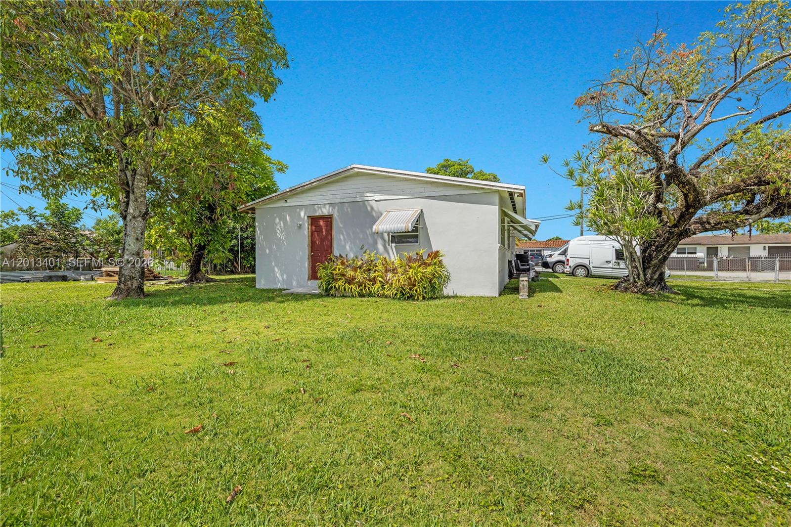 10370 SW 44th St, Miami FL 33165