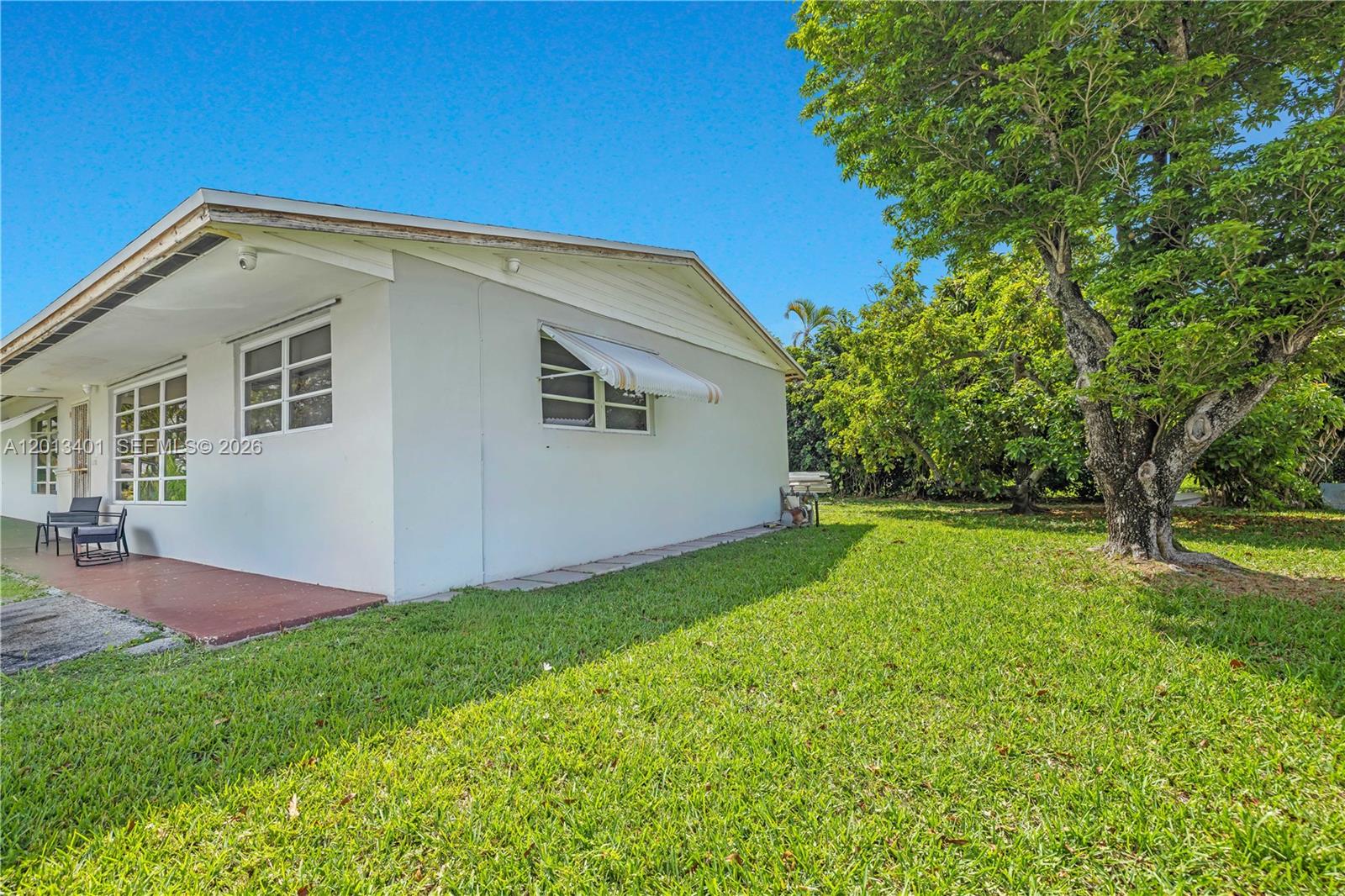 10370 SW 44th St, Miami FL 33165