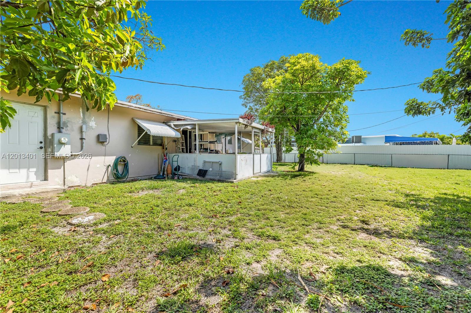 10370 SW 44th St, Miami FL 33165