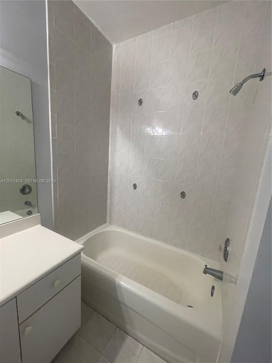 10666 SW 7th St #2106, Pembroke Pines FL 33025