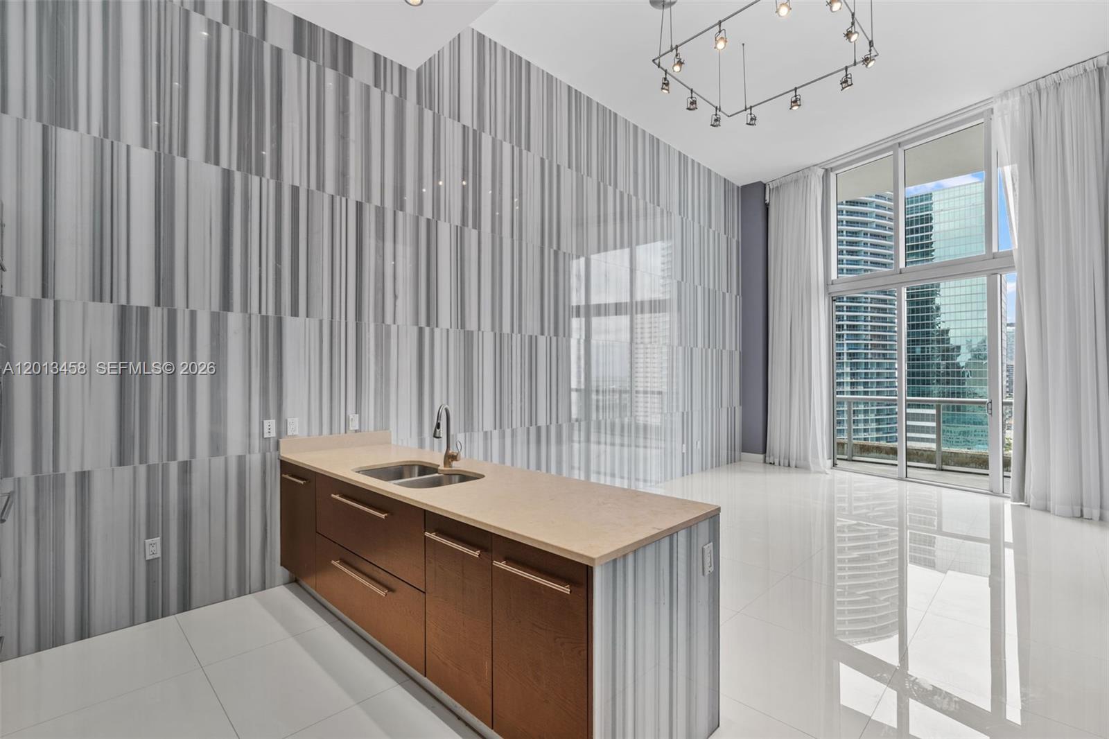 475 Brickell Ave #2812, Miami FL 33131