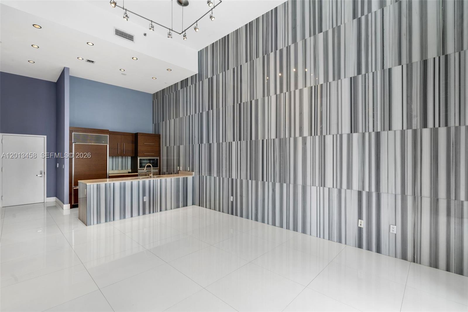 475 Brickell Ave #2812, Miami FL 33131
