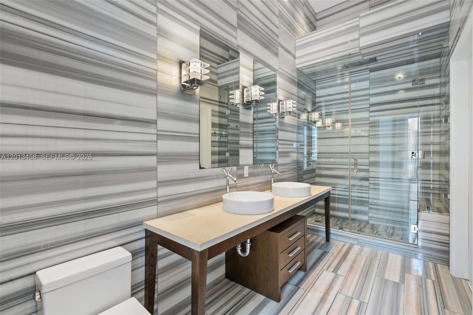 475 Brickell Ave #2812, Miami FL 33131