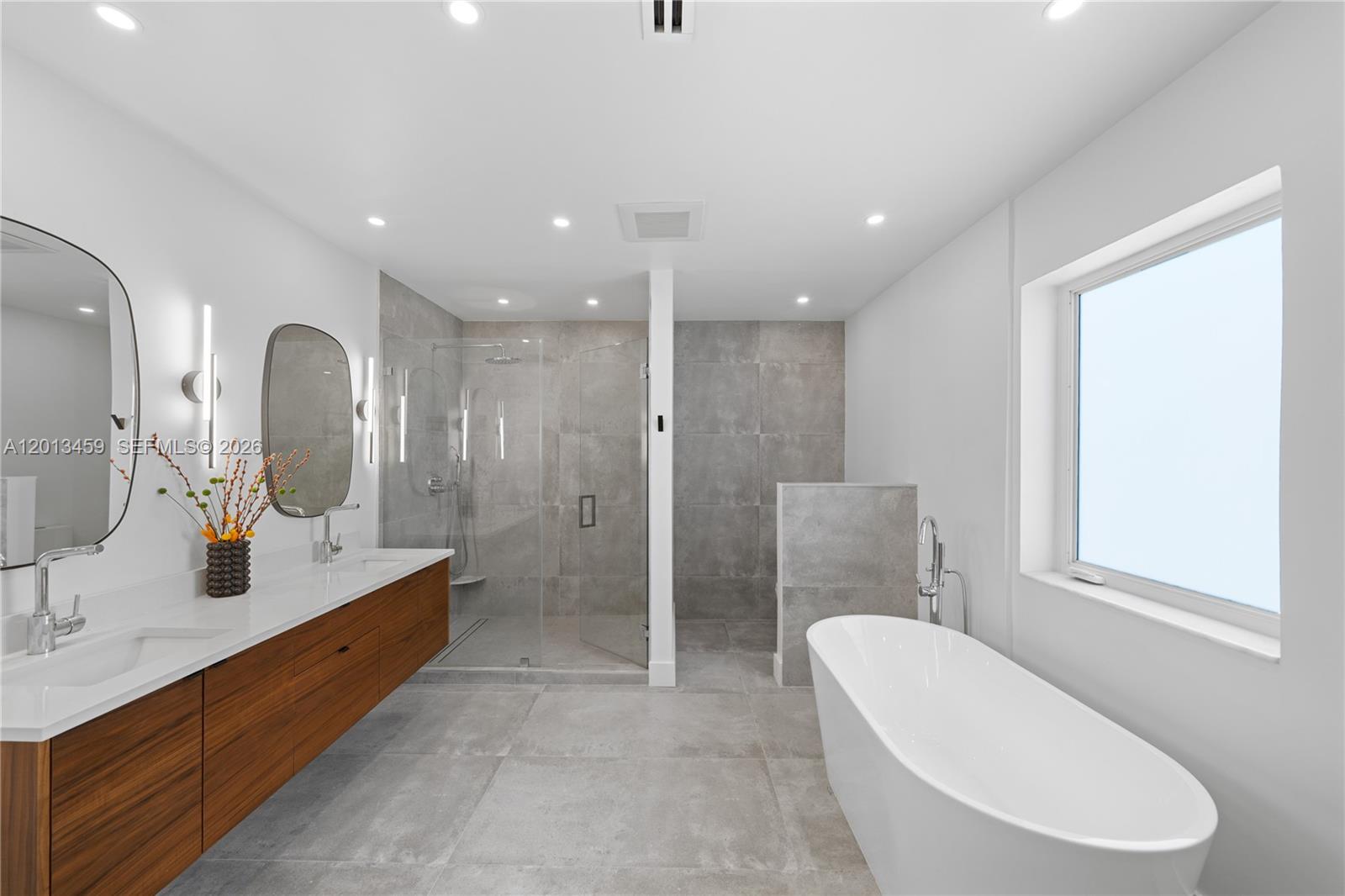 1281 S Venetian Way, Miami FL 33139