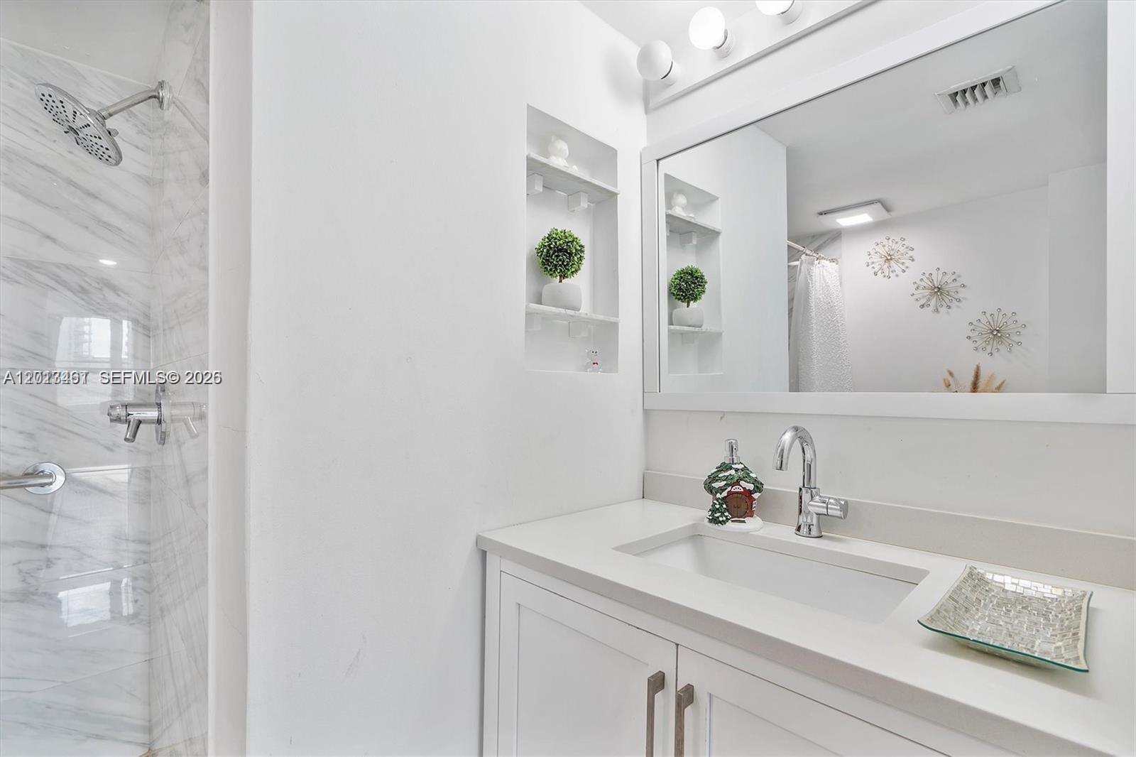 1155 Brickell Bay Dr #603, Miami FL 33131