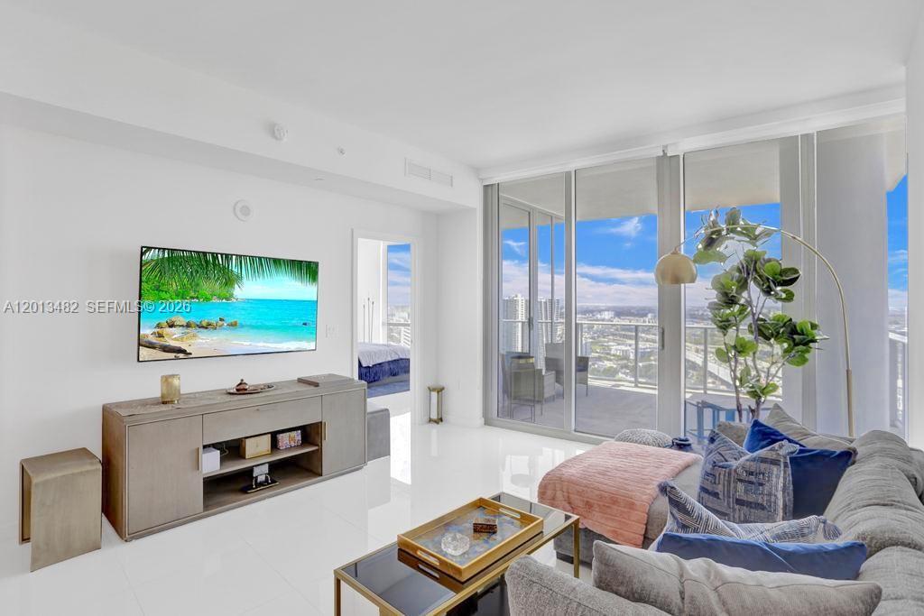 851 NE 1st Ave #2900, Miami FL 33132