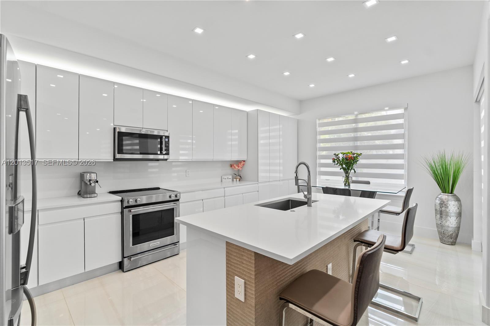 3188 NE 211th Ter, Aventura FL 33180
