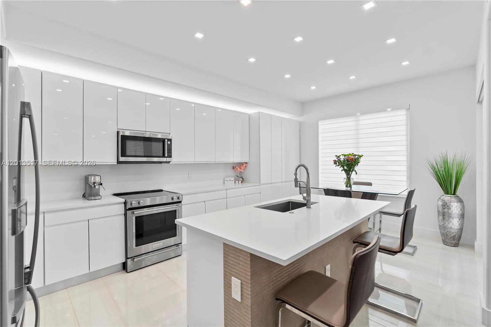 3188 NE 211th Ter, Aventura FL 33180
