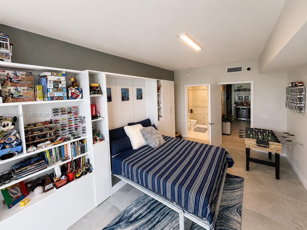 17111 Biscayne Blvd #1610, North Miami Beach FL 33160