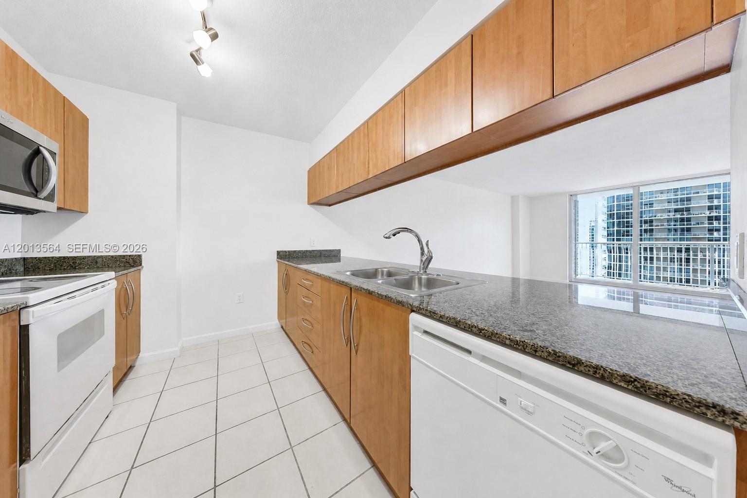 1200 Brickell Bay Dr #3122, Miami FL 33131