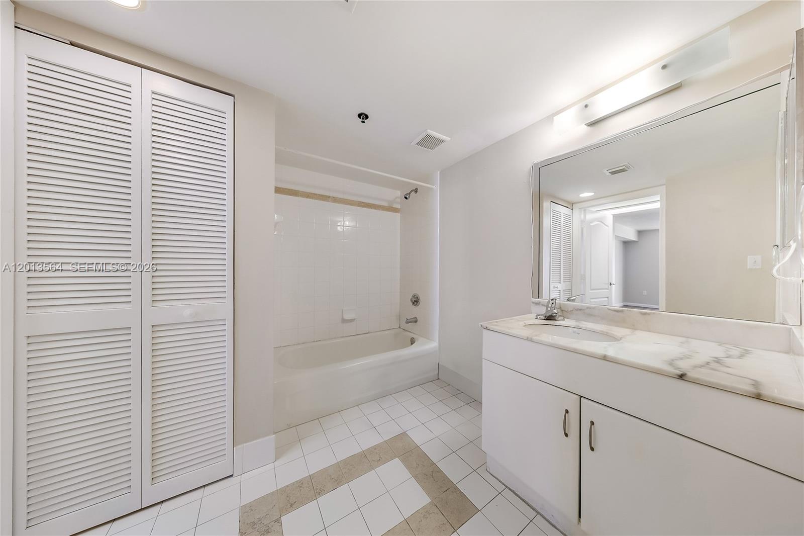 1200 Brickell Bay Dr #3122, Miami FL 33131