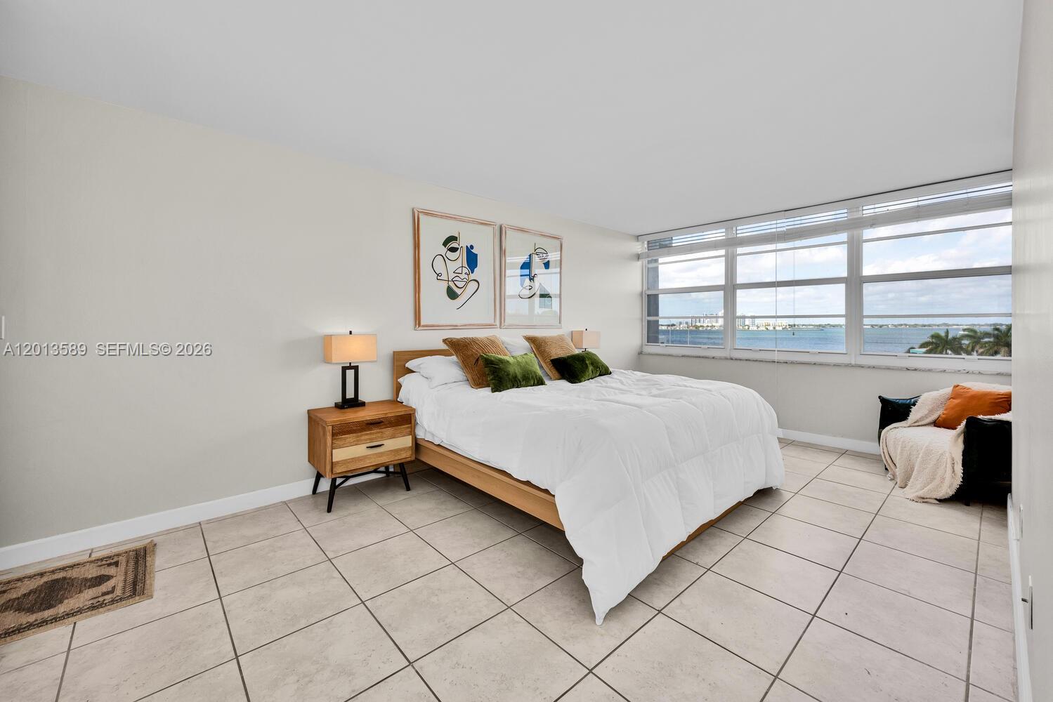 2016 Bay Dr #604, Miami Beach FL 33141