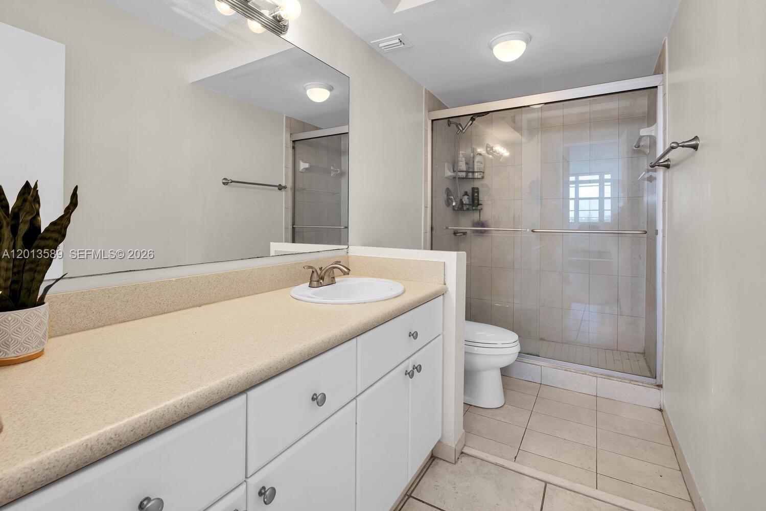 2016 Bay Dr #604, Miami Beach FL 33141