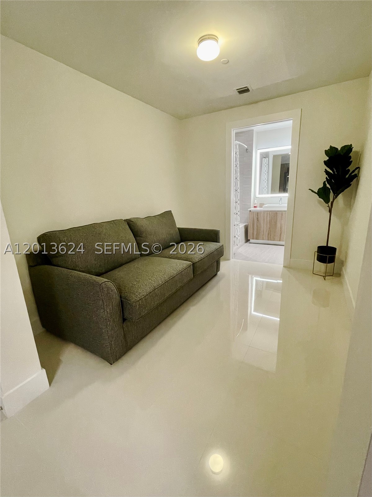 2960 NE 207th #707, Aventura FL 33180
