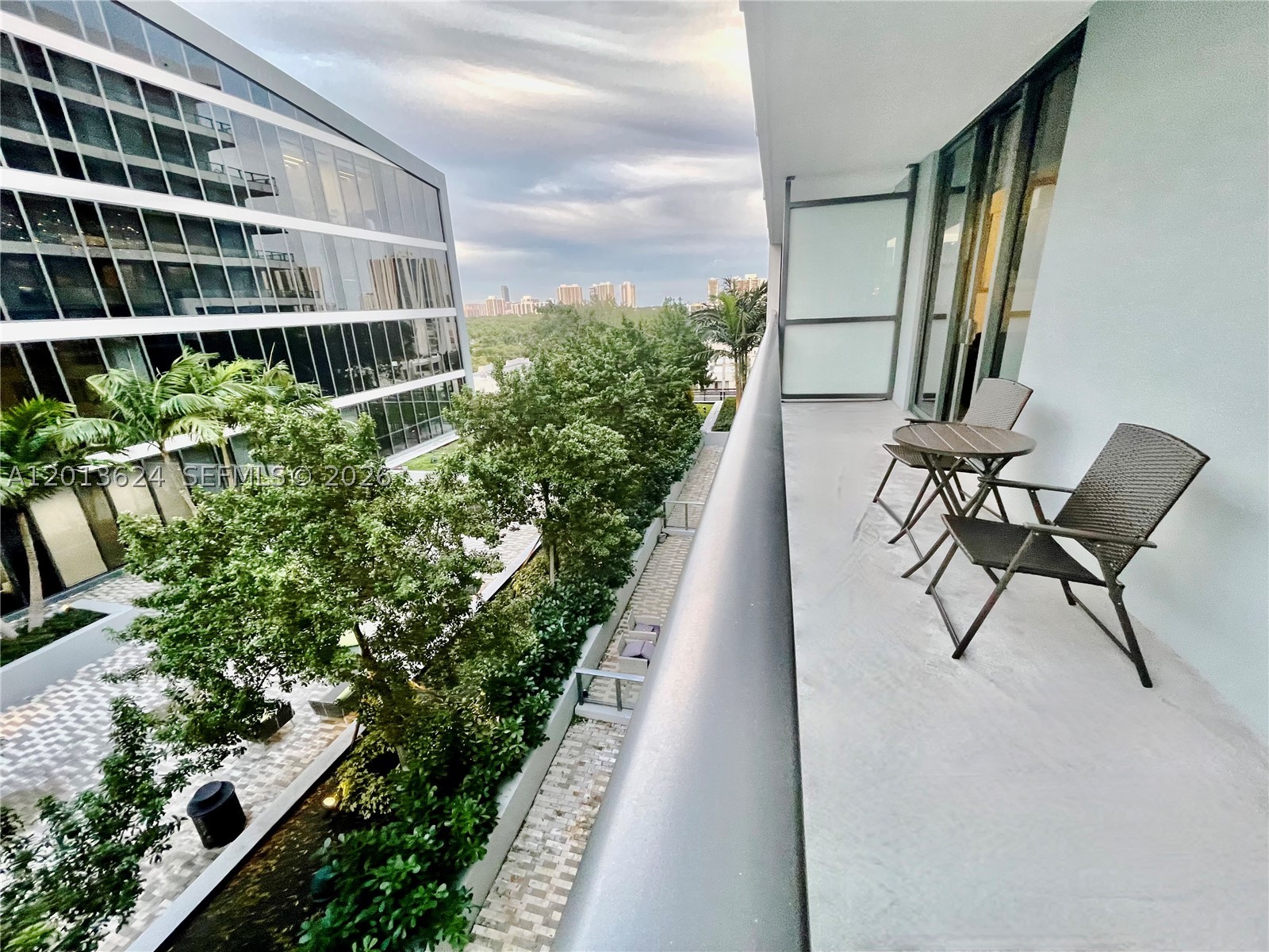 2960 NE 207th #707, Aventura FL 33180
