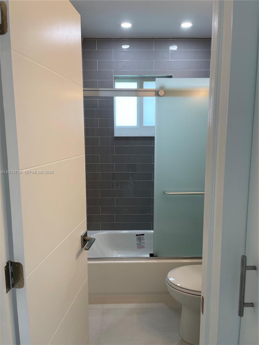 6820 SW 13th Ter #6820, Miami FL 33144