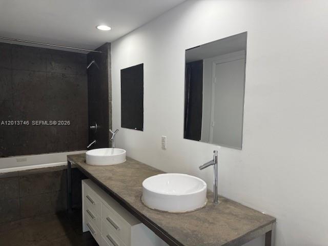 475 Brickell Ave #2411, Miami FL 33131