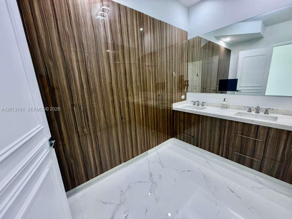 900 Brickell Key Blvd #2604, Miami FL 33131