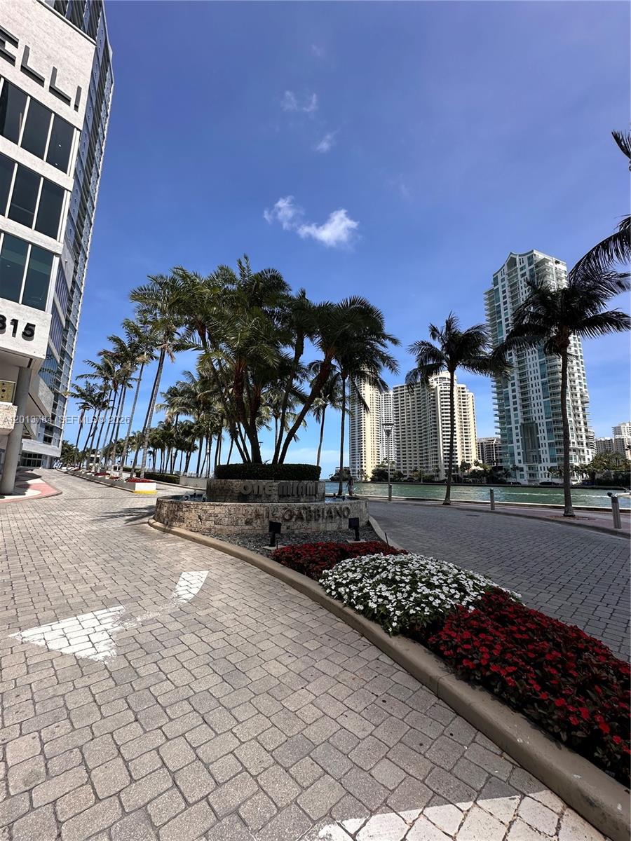325 S Biscayne Blvd #2215, Miami FL 33131