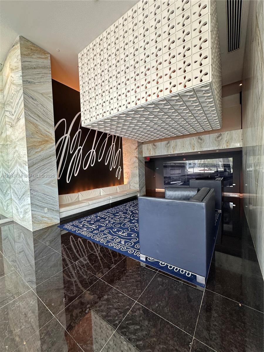 325 S Biscayne Blvd #2215, Miami FL 33131