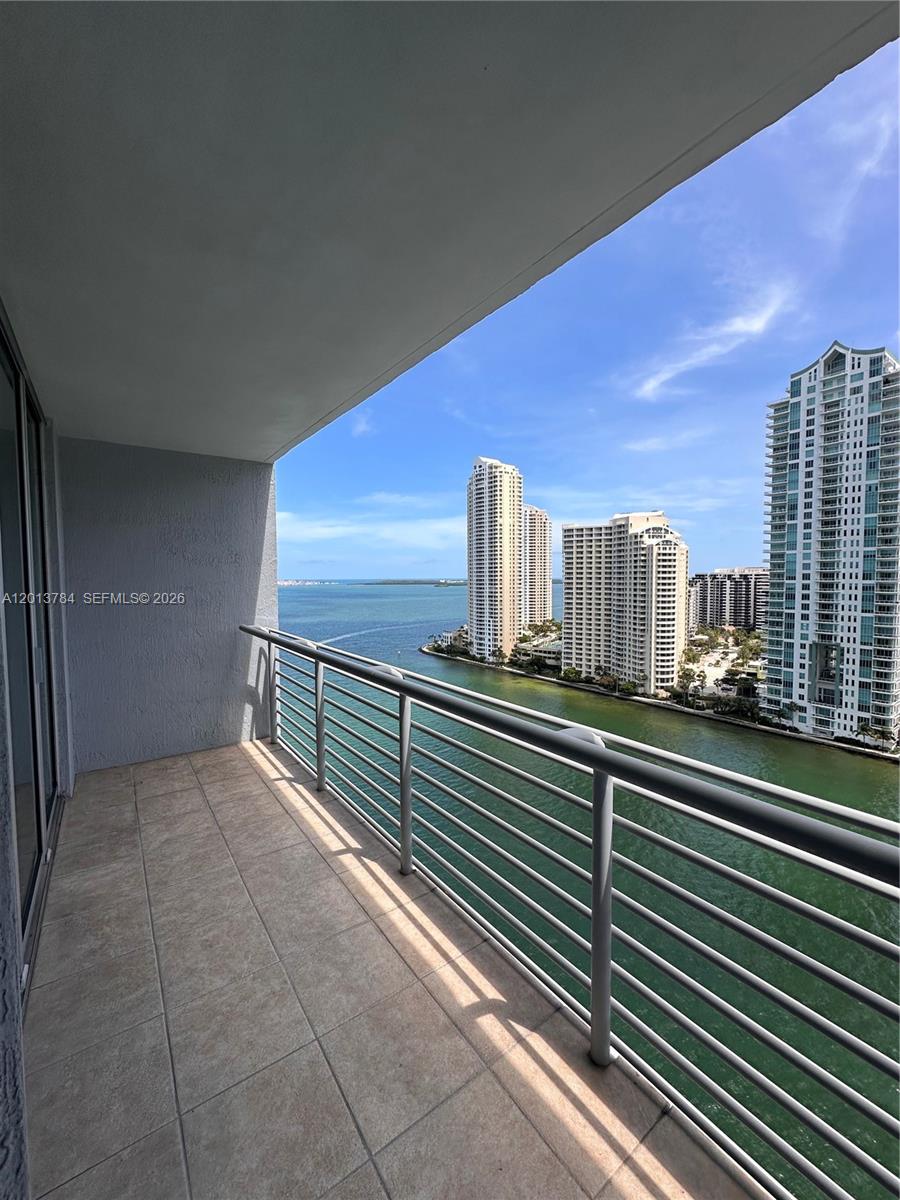325 S Biscayne Blvd #2215, Miami FL 33131