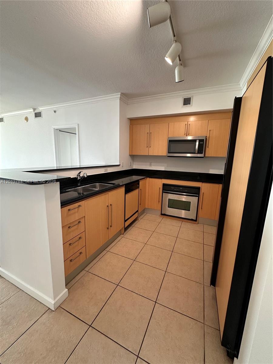 325 S Biscayne Blvd #2215, Miami FL 33131