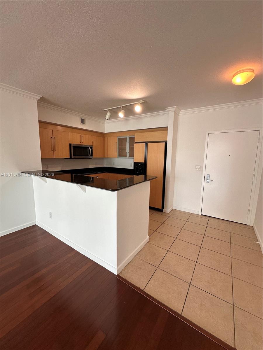 325 S Biscayne Blvd #2215, Miami FL 33131