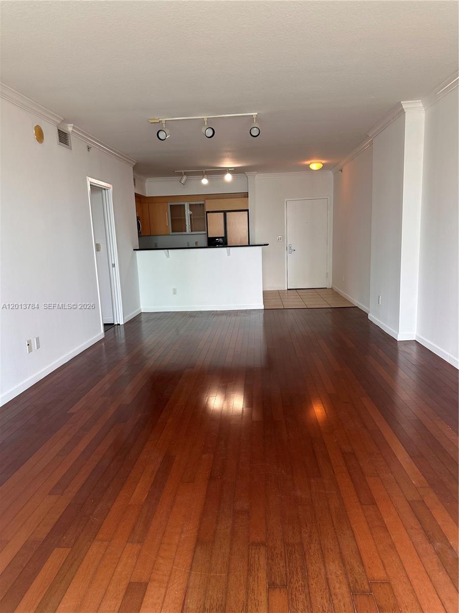 325 S Biscayne Blvd #2215, Miami FL 33131