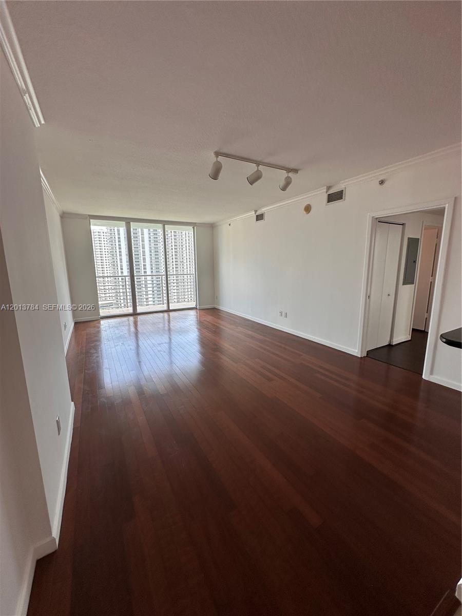 325 S Biscayne Blvd #2215, Miami FL 33131