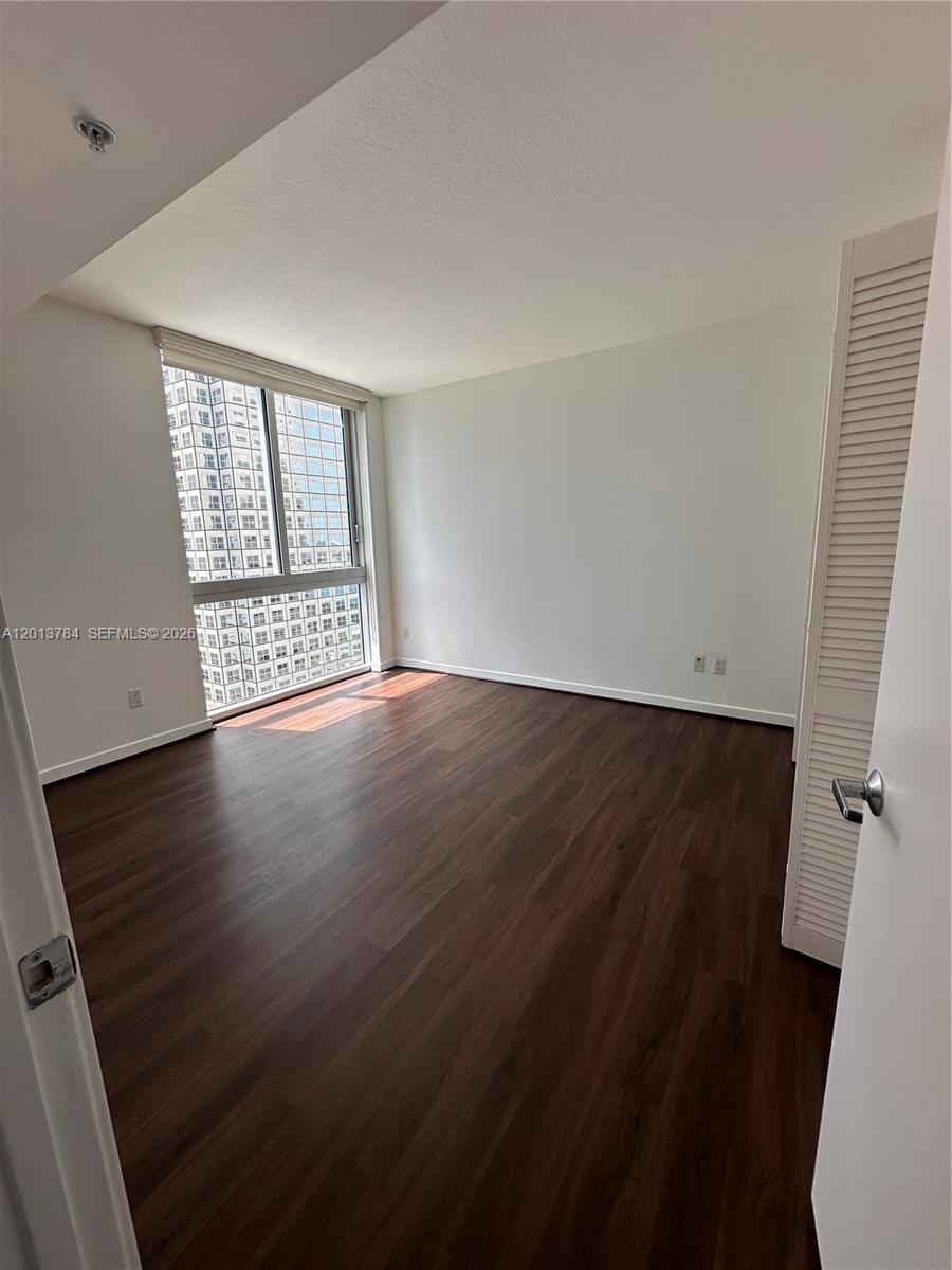 325 S Biscayne Blvd #2215, Miami FL 33131