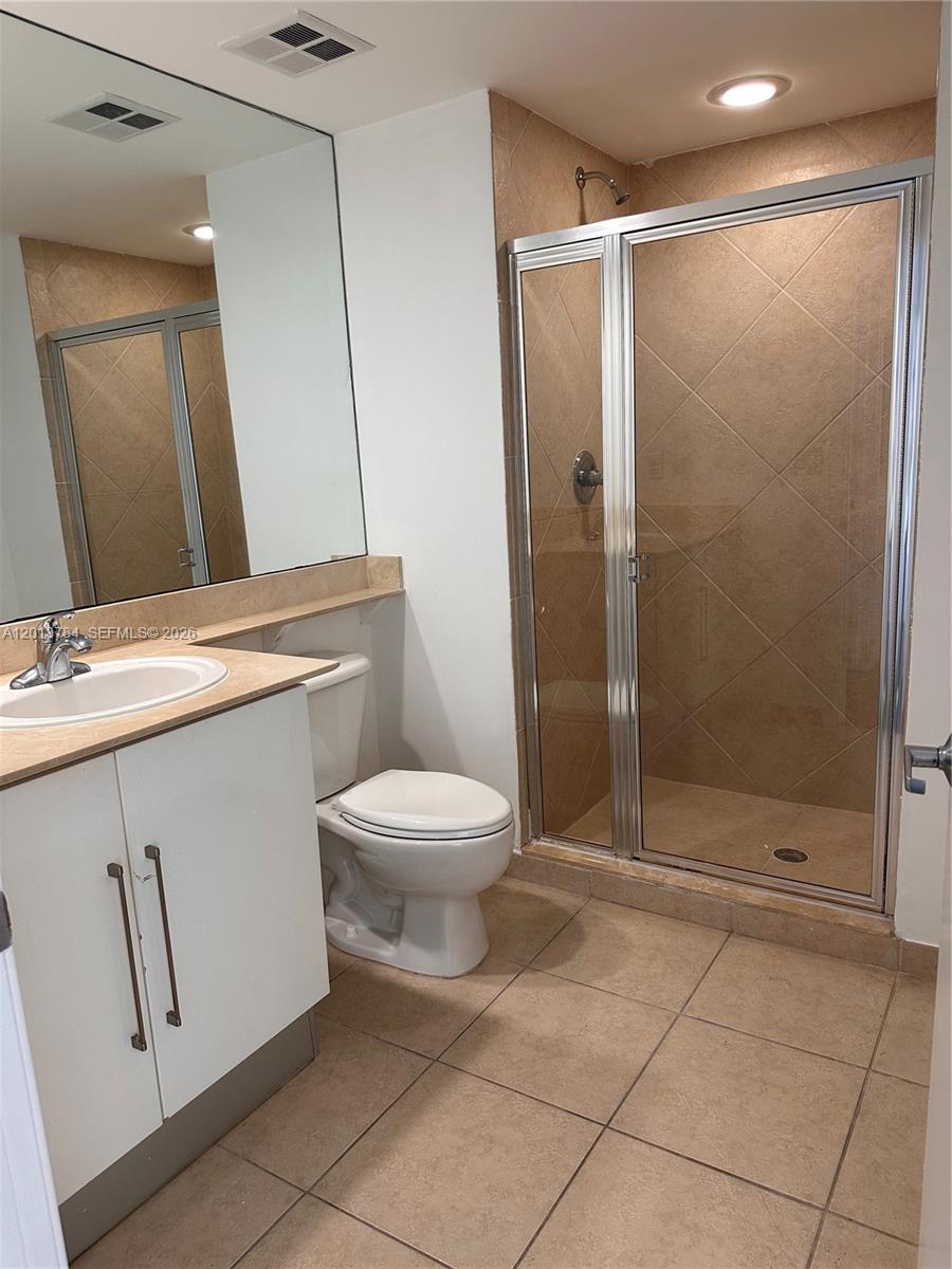 325 S Biscayne Blvd #2215, Miami FL 33131