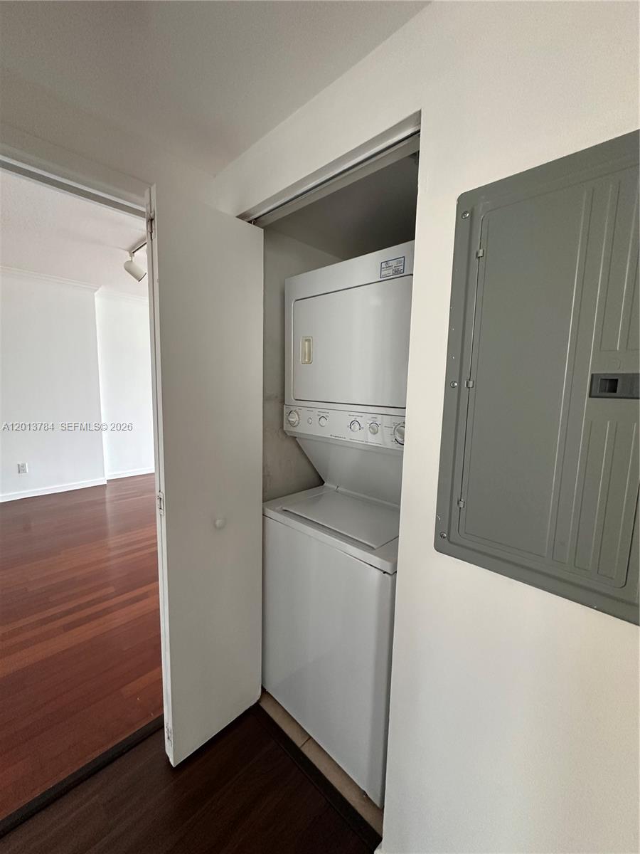 325 S Biscayne Blvd #2215, Miami FL 33131