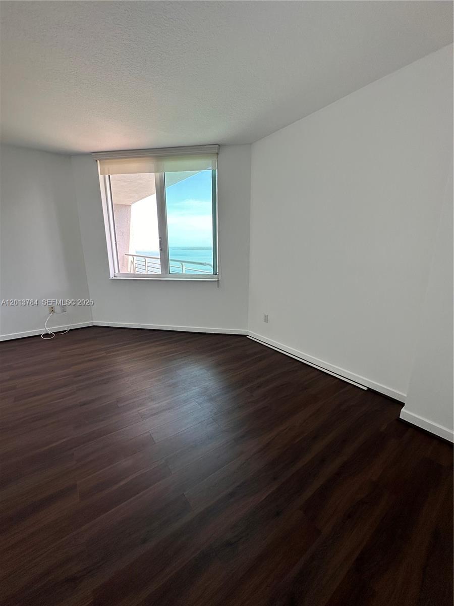 325 S Biscayne Blvd #2215, Miami FL 33131