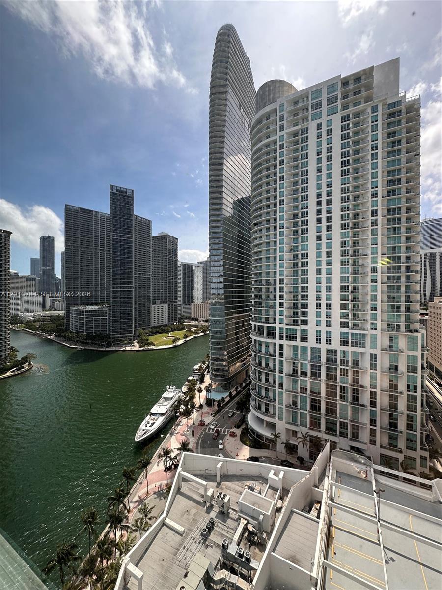 325 S Biscayne Blvd #2215, Miami FL 33131