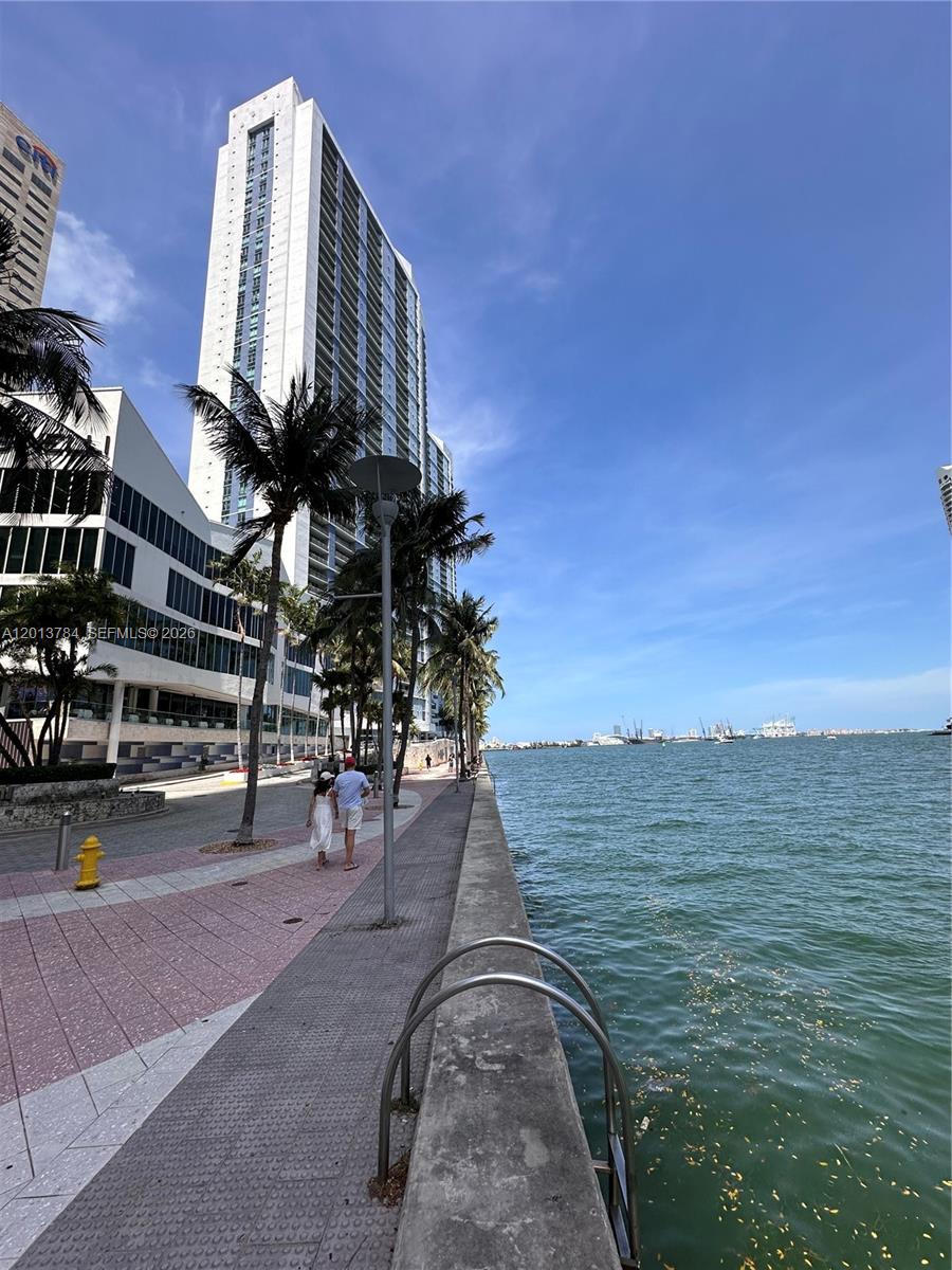 325 S Biscayne Blvd #2215, Miami FL 33131