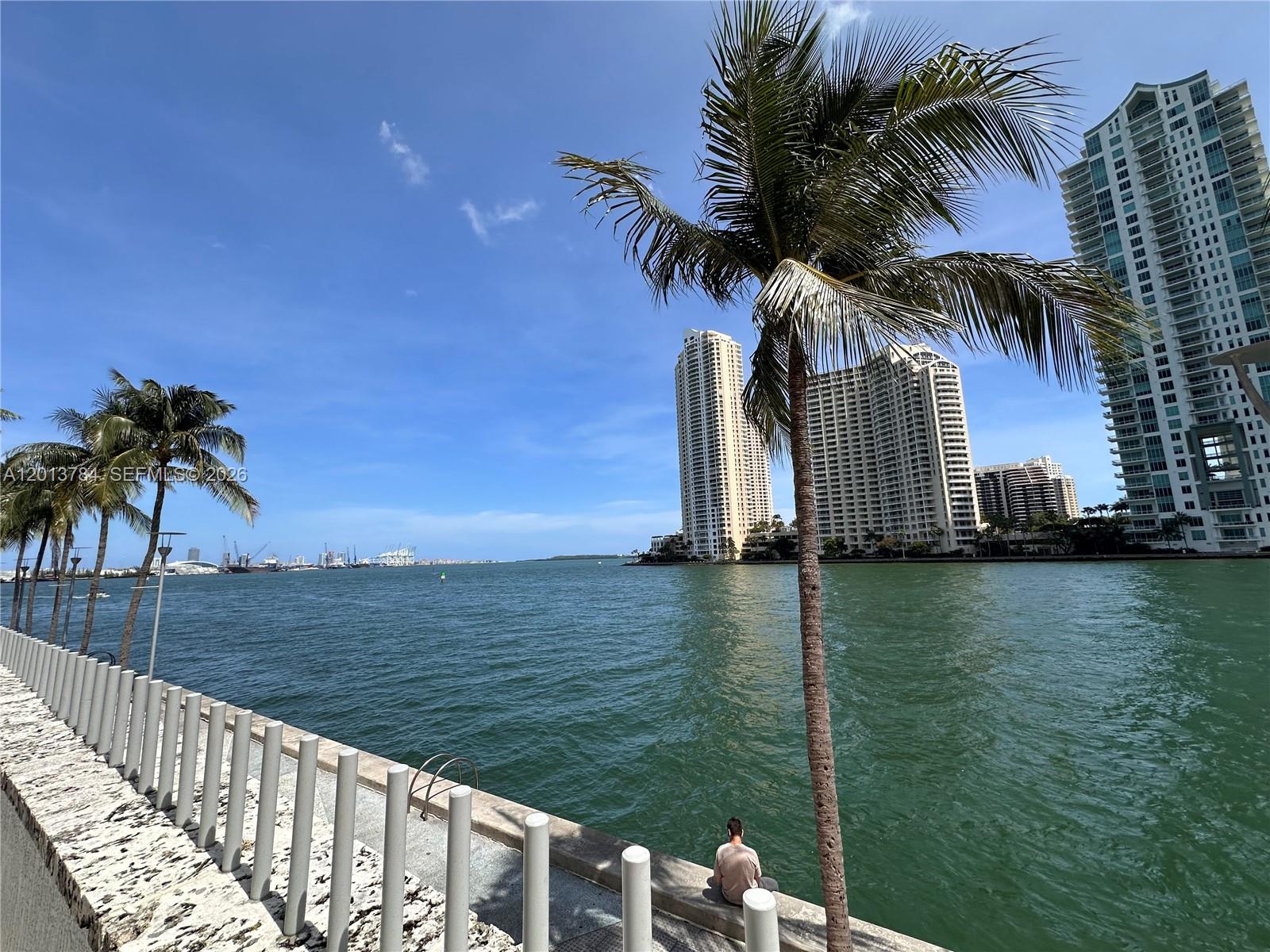 325 S Biscayne Blvd #2215, Miami FL 33131