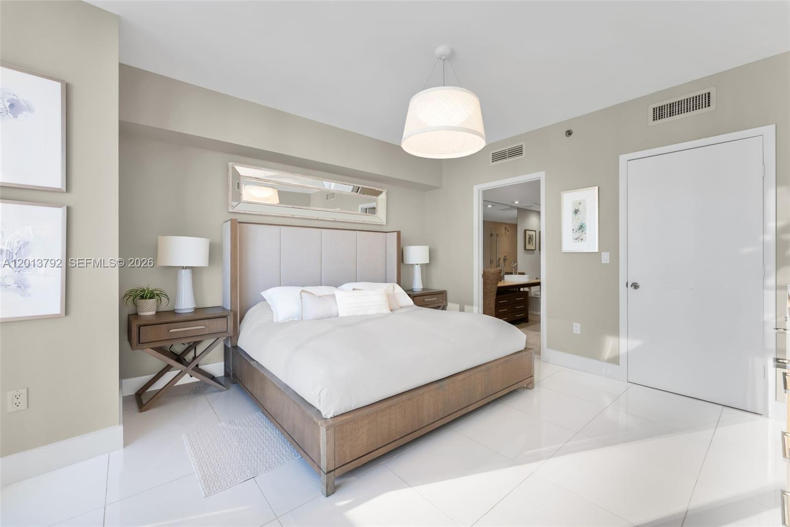 475 Brickell Ave #3515, Miami FL 33131