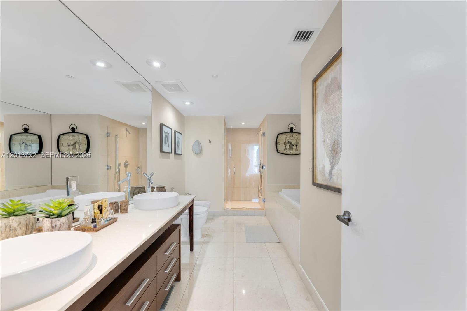 475 Brickell Ave #3515, Miami FL 33131