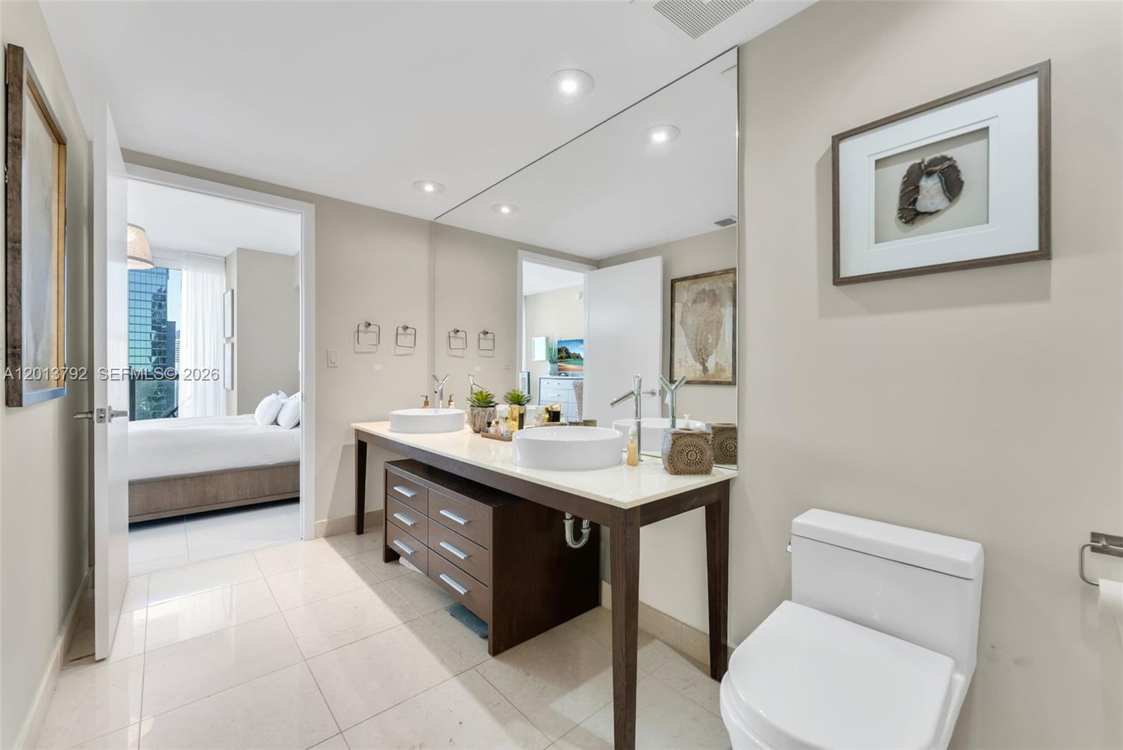 475 Brickell Ave #3515, Miami FL 33131